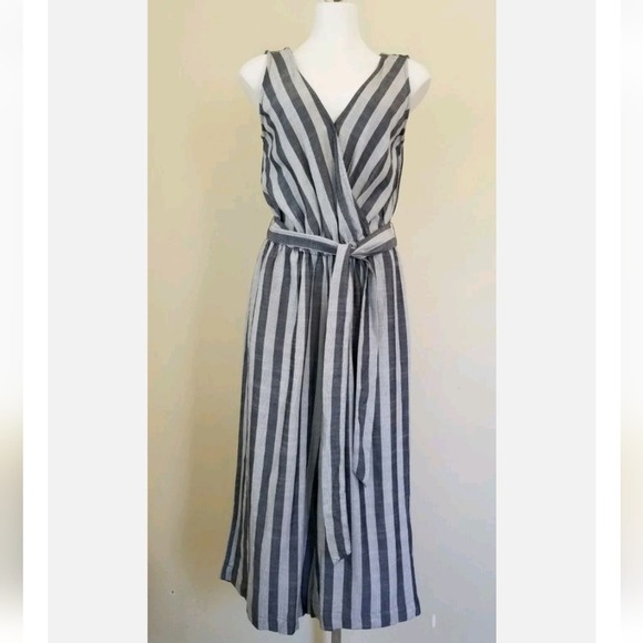 GAP Gray‎ Striped Wide Leg Cropped Sleeveless Jumpsuit Jumper Size Small - Picture 1 of 7